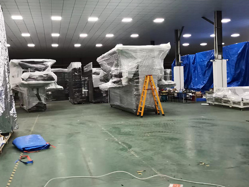 東莞某公司(sī)重型真空防雨(yu)木箱